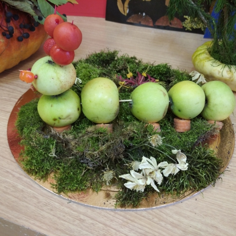 Праздник Осени в начальных классах показал творческую натуру, изобретательность  и художественность учащихся и их родителей