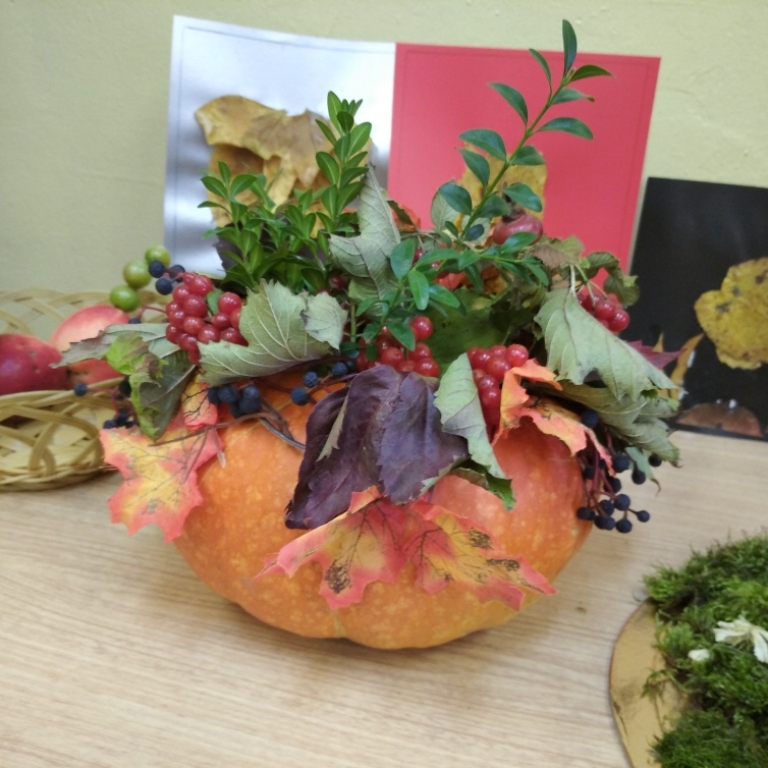 Праздник Осени в начальных классах показал творческую натуру, изобретательность  и художественность учащихся и их родителей